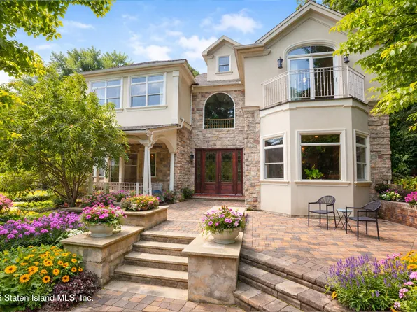 437 Lighthouse Ave, Staten Island, NY 10306