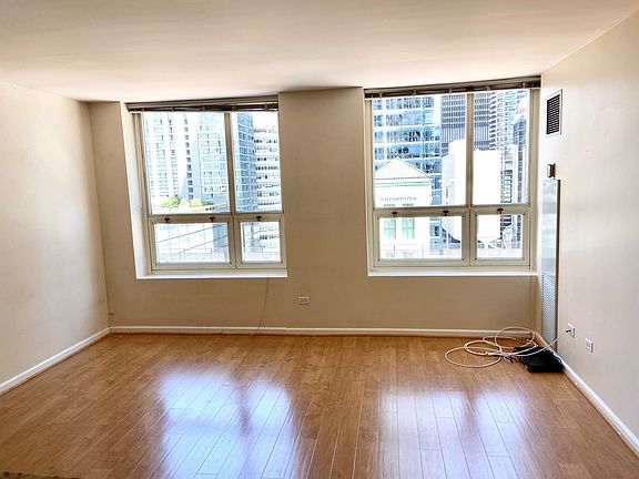 4th image of 345 N Lasalle St #1704