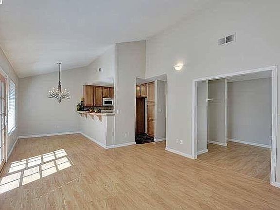 3rd image of 1569 Buttercup Ct