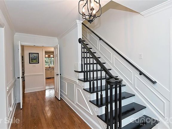 3rd image of 10417 Hollybrook Dr
