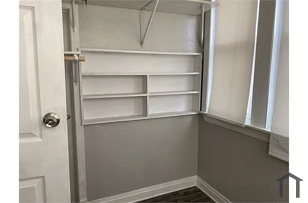 Building Photo - 6035 S Karlov Ave #1