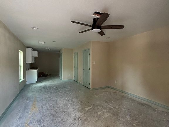 3rd image of 220 Spruce St