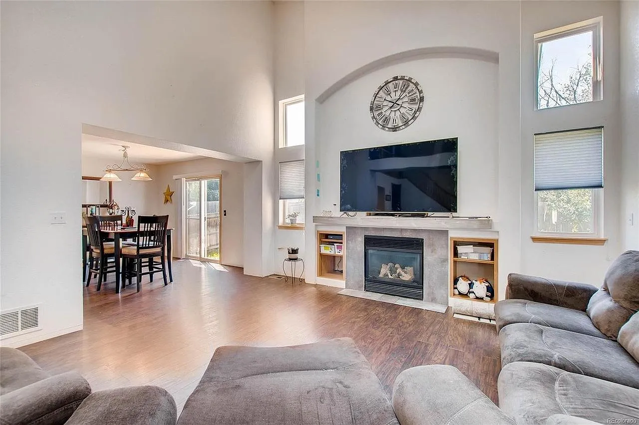 4 bed, 2804 sqft, $3,195 — Photo 3