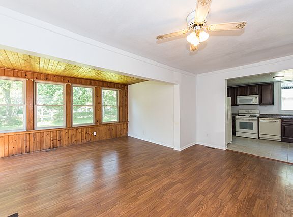 4th image of 26711 W Astor St