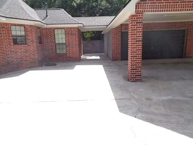 4 bed, 2.5 bath, 2550 sqft, $2,800 — Photo 4