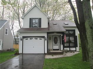 60 Laurelhurst Rd, Rochester, NY 14626