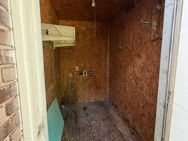 89 Sheila Ln — Photo 10