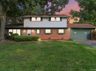 32427 Chesterbrook St, Farmington Hills, MI