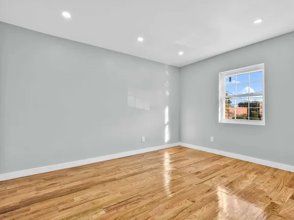 780 Hendrix Street image 17 of 25