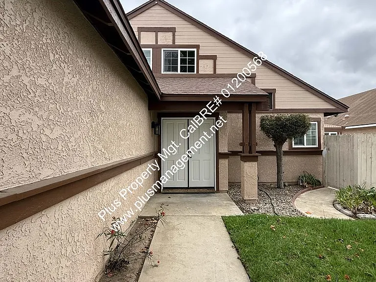 1422 Eagle Ct — Photo 2