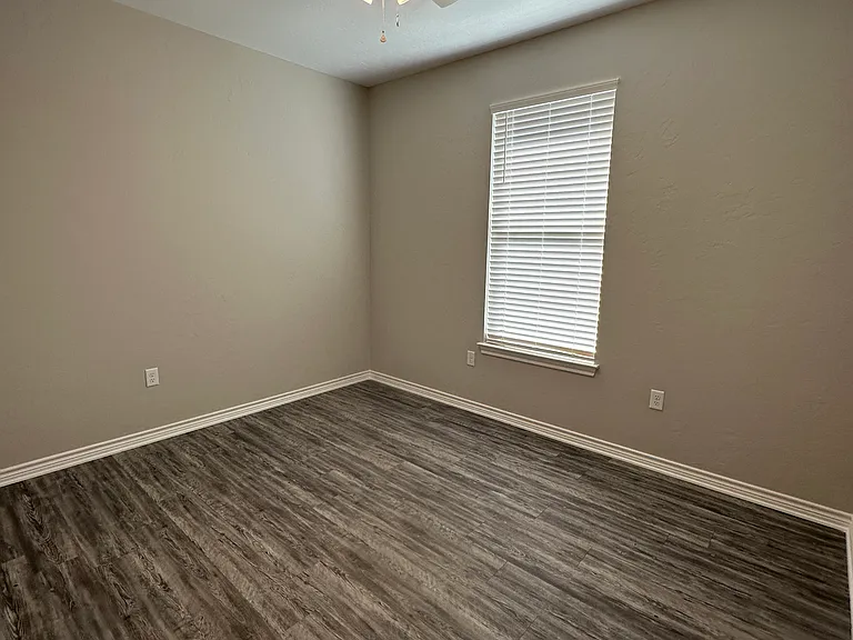 1605 Everwood Ct — Photo 17