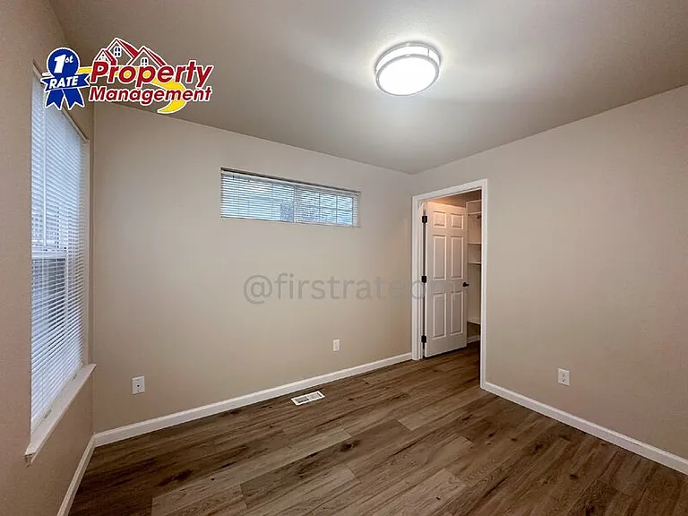 10042 W Garverdale Ln #201 — Photo 16