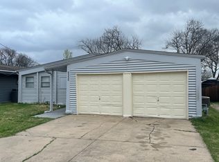 2442 SE 14th St, Grand Prairie, TX 75051