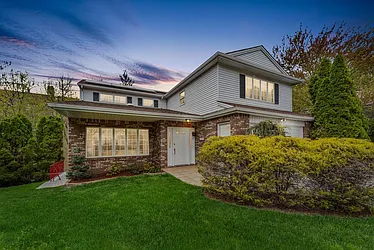 141 Grymes Hill Road in Grymes Hill