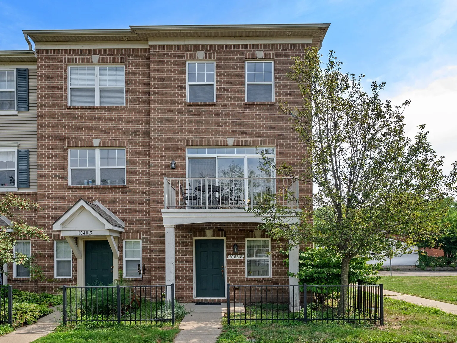 1048 Lakepointe St APT F photo 1