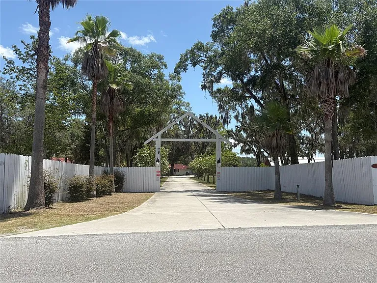 1965 SW Little Rd #D — Photo 15