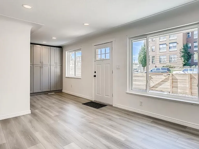 1526 N Wolff St — Photo 2