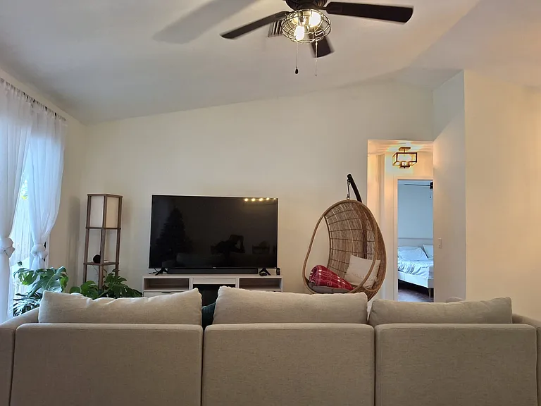 385 Toledo St — Photo 21