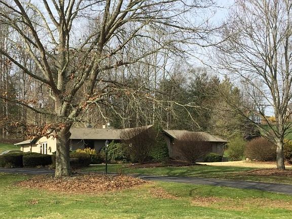 5th image of 701 Quail Hollow Dr
