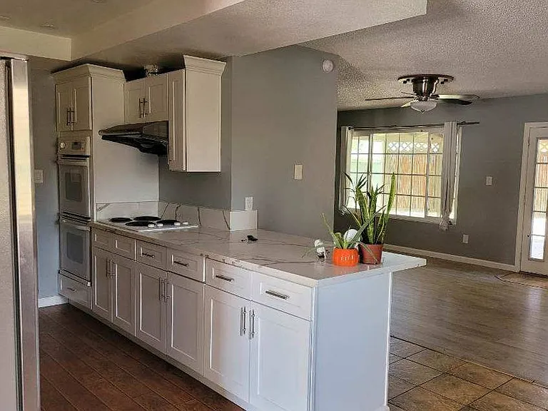 527 N El Prado Dr — Photo 4