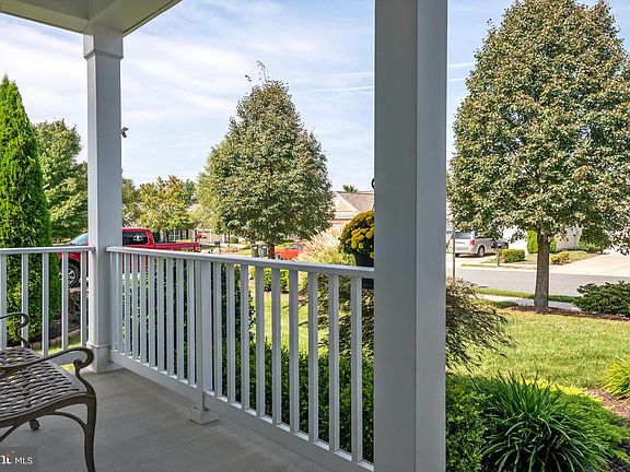 5th image of 12 Ludington Ln