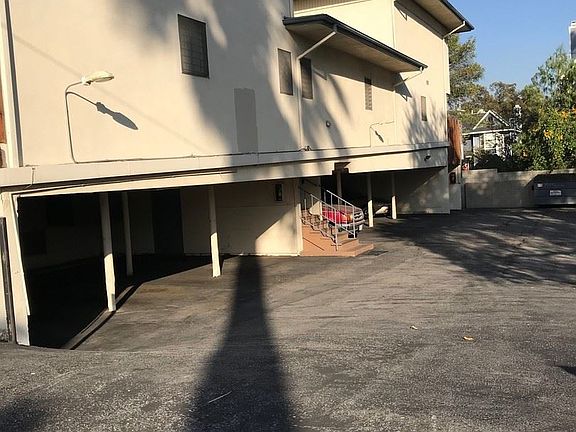 3rd image of 484 Mariposa Ave APT F