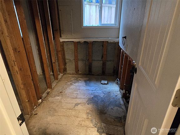 5th image of 8405 24th Ave SW