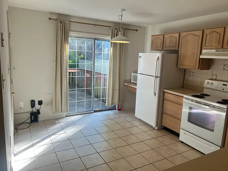 120 Clover Ct — Photo 5