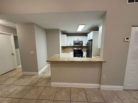 5th image of 1190 Westside Dr