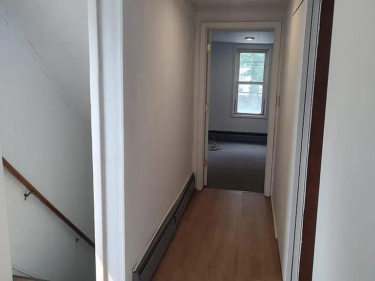 555 Bridgewater Ave — Photo 6