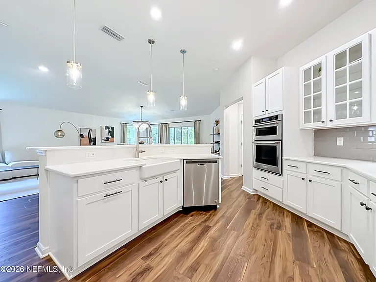 826 Flach Dr — Photo 8