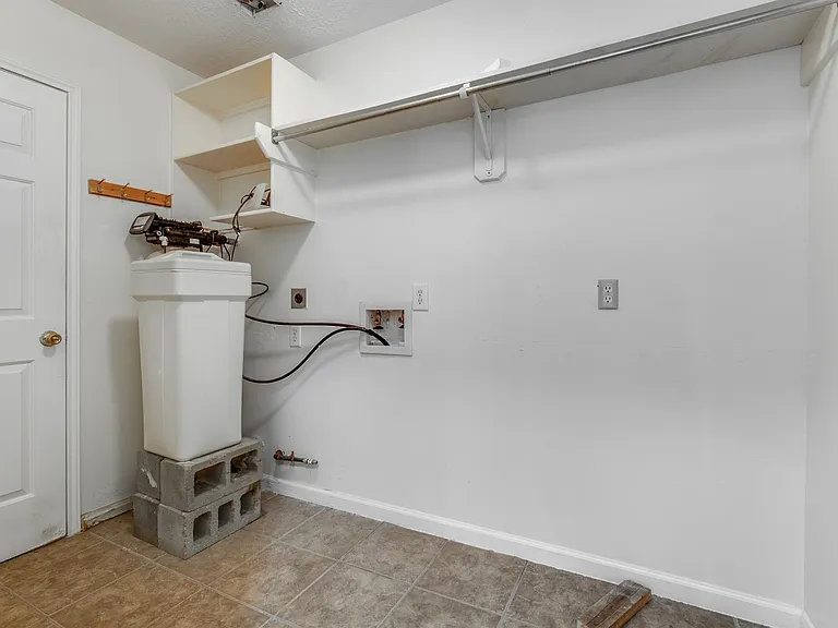 17143 Summer Hollow Dr — Photo 25