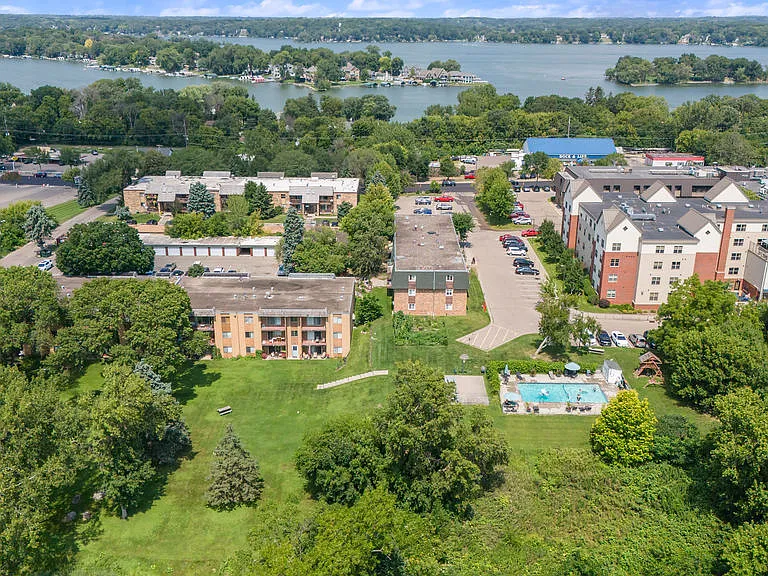 Solace on Lake Minnetonka — Photo 15