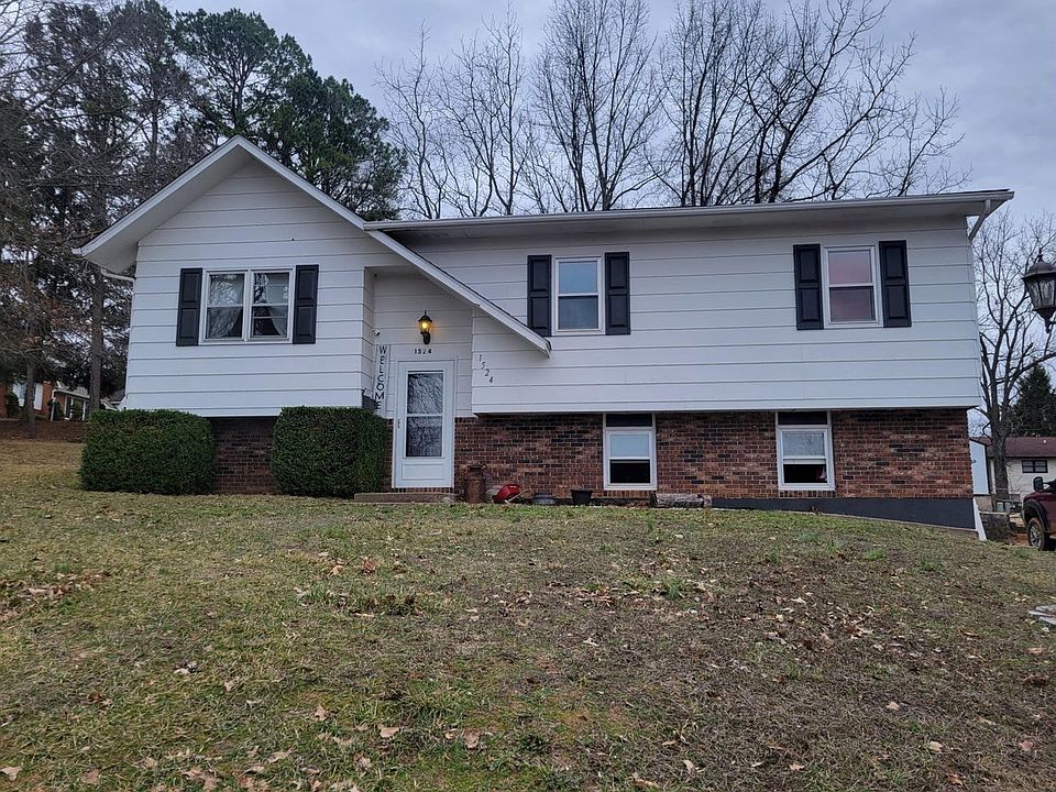 1st image of 1524 W 1st St