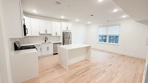 323 Union Blvd #2D Photo 1