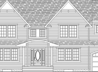 230 N 6th St, Lindenhurst, NY 11757