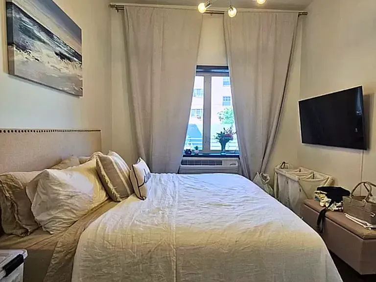 2309 Astoria Blvd #1R — Photo 9