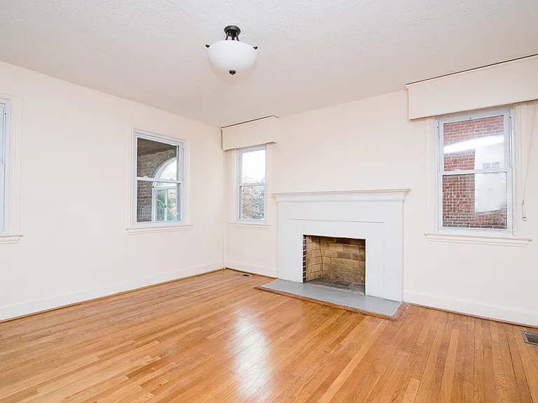 1731 Taylor St NW — Photo 2