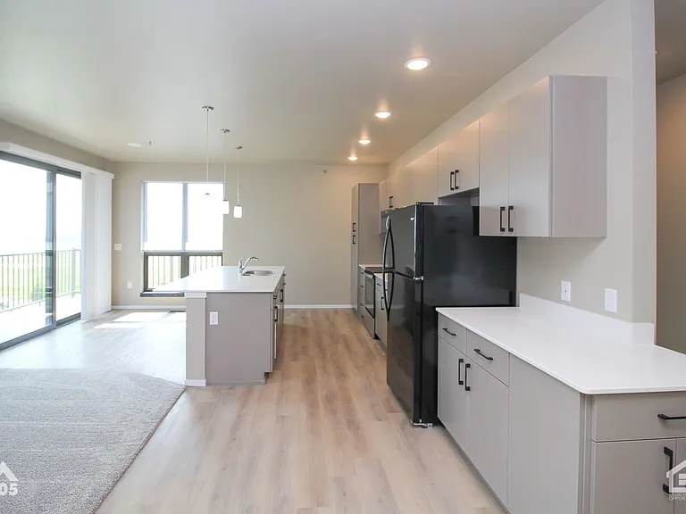 University Hills Village — Photo 298