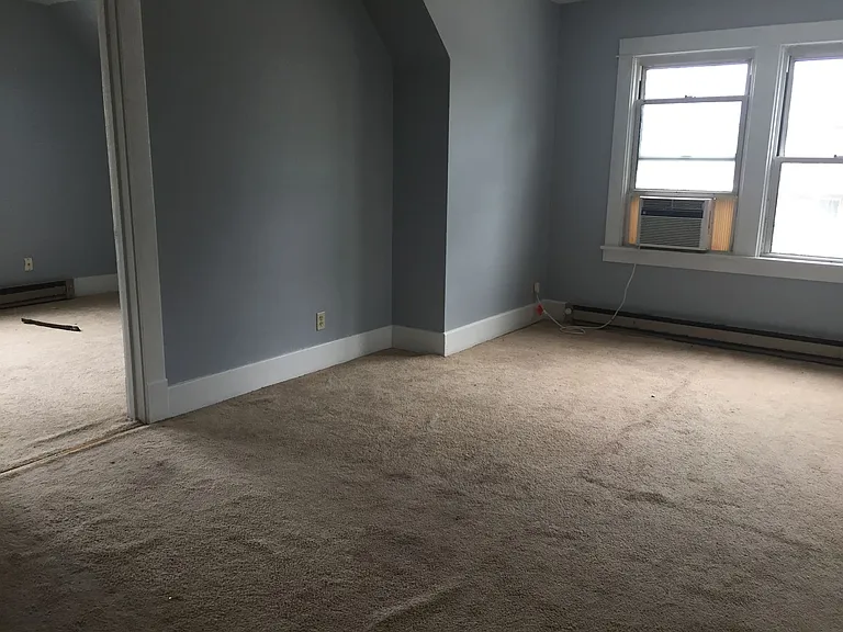 211 W Pierce St — Photo 4