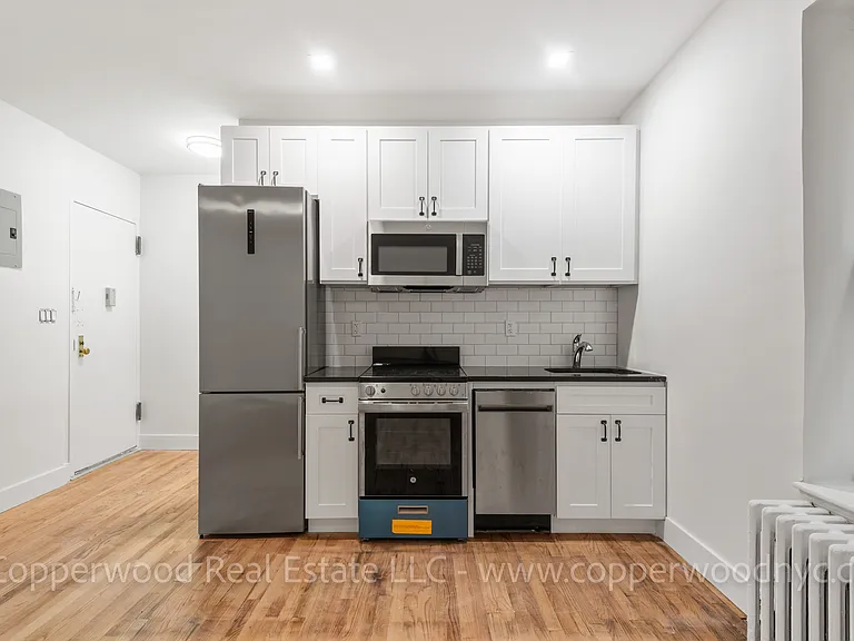 315 E 84th St #14 — Photo 2