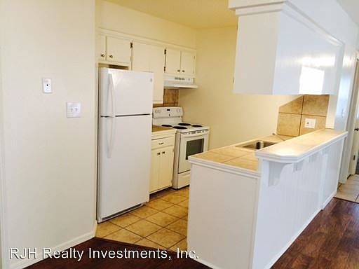 2nd image of 1331 Glen Oaks Ct
