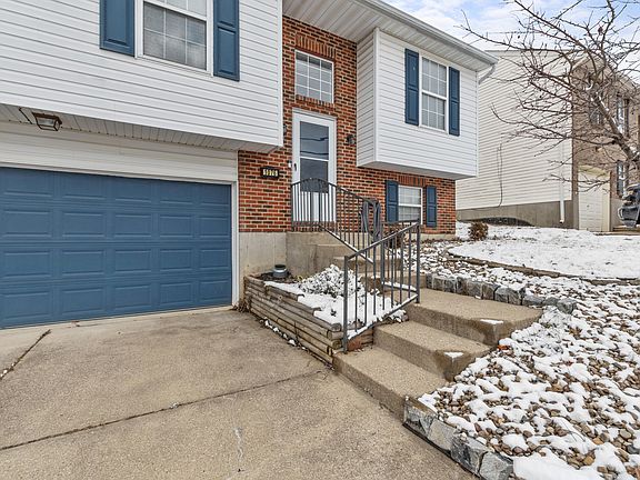 3rd image of 1076 Pebble Creek Dr