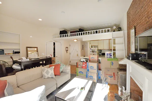 Rented by Peter Ashe | media 40