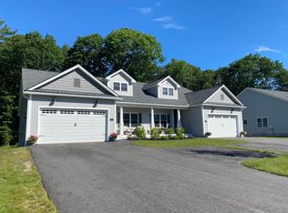 15 Longfellow Ln UNIT 4, Kennebunk, ME 04043