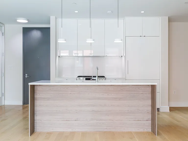 156 Beekman St #3D — Photo 1