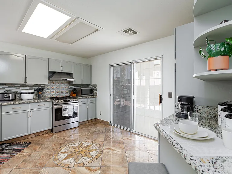 Casa Verde Dr — Photo 8