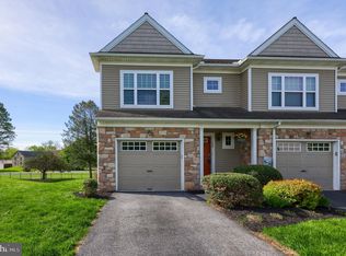 100 Red Maple Ln, Mountville, PA 17554