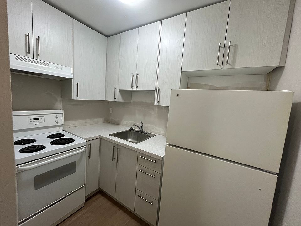 1st image of 240 Commissioners Rd W #2