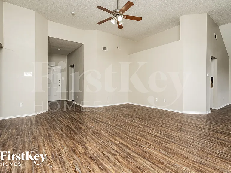 7921 Rice Dr — Photo 3